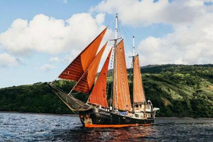 Het gerestaureerde charterschip de ADELAAR